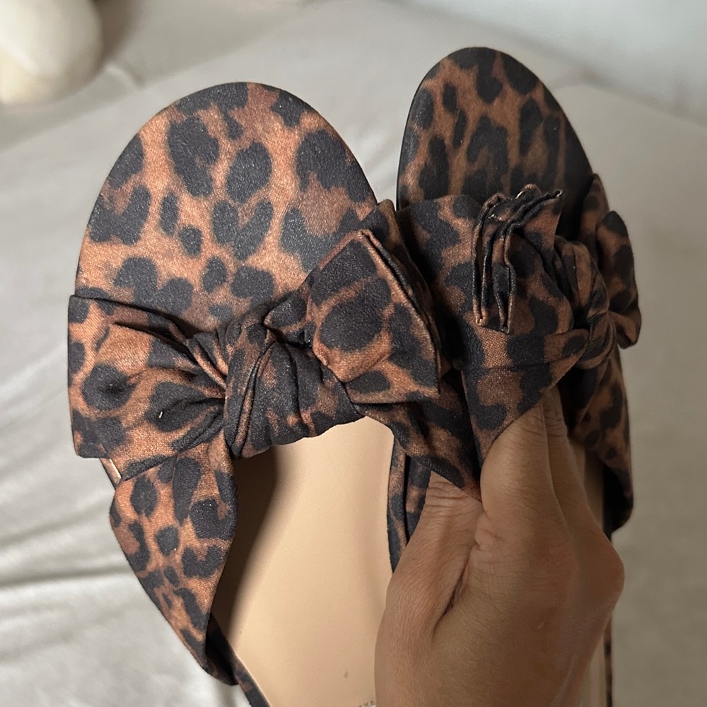 Saks Fifth Avenue River Leopard Print Sandals 8.5 - Picture 2 of 5